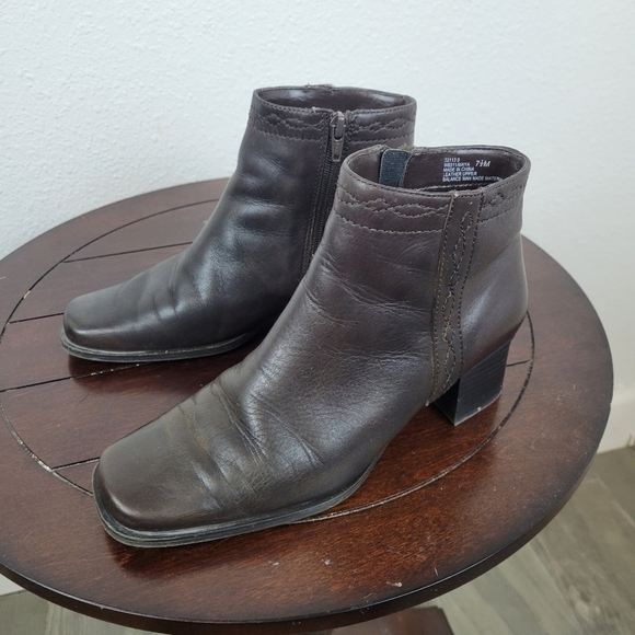 White Mountain Shoes - WHITE mountain ankle boots